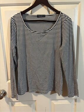 Autumnet Black and White Striped Long-Sleeve Scoop Neck Tee